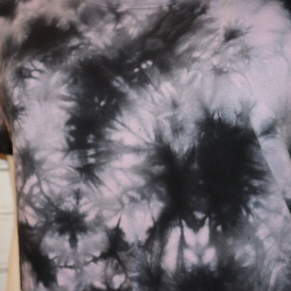 🌀💜 Black & Purple Tie-Dye Tee · Size M · Soft Cotton Feel - Picture 3 of 6